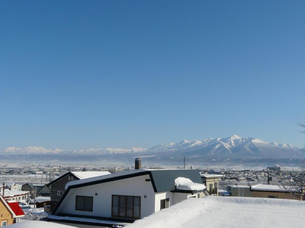 Pension Ressha House Furano Bagian luar foto