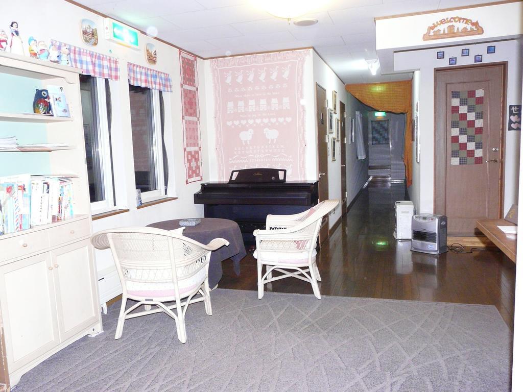 Pension Ressha House Furano Bagian luar foto