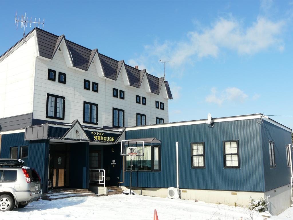 Pension Ressha House Furano Bagian luar foto