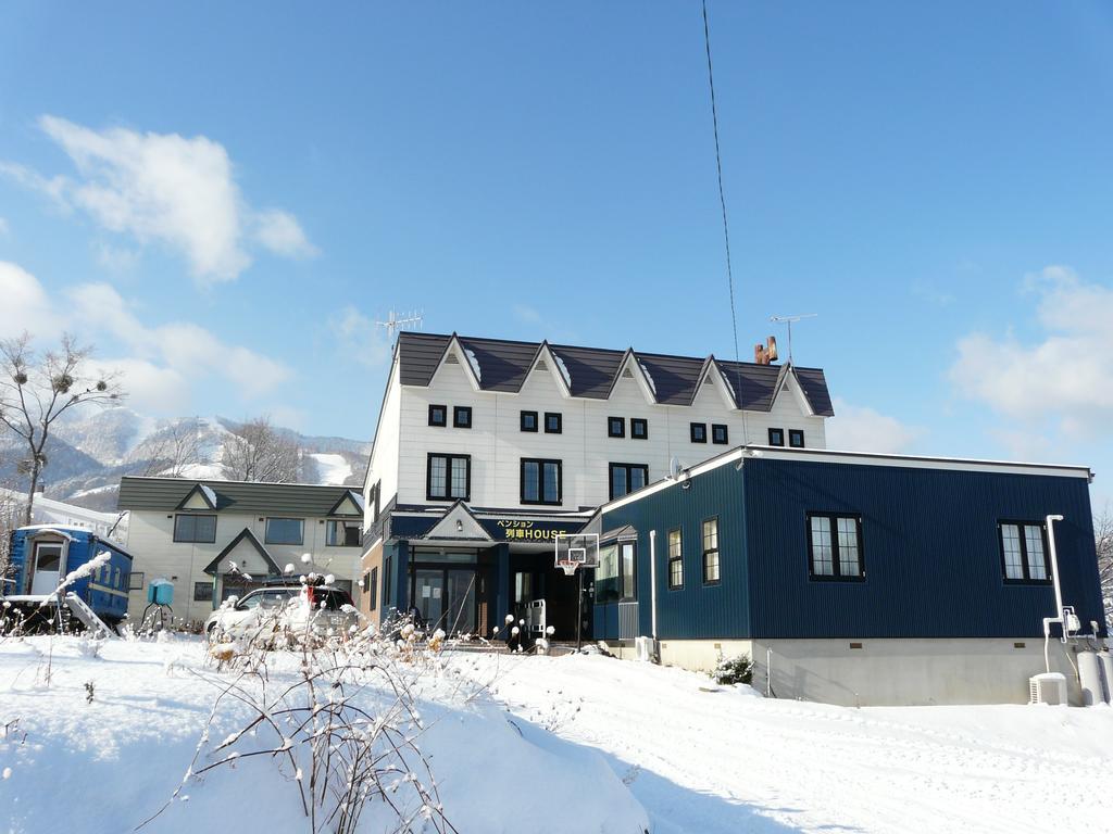 Pension Ressha House Furano Bagian luar foto